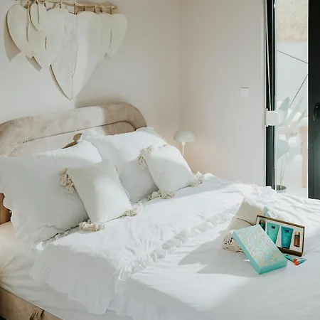 Sunset Waves Boutique Apartament *